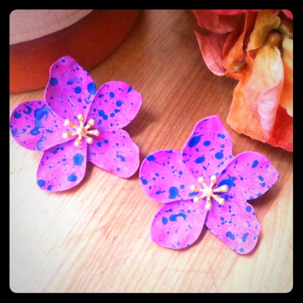 NWT Large Fuchsia Petal Stud Statement Earrings